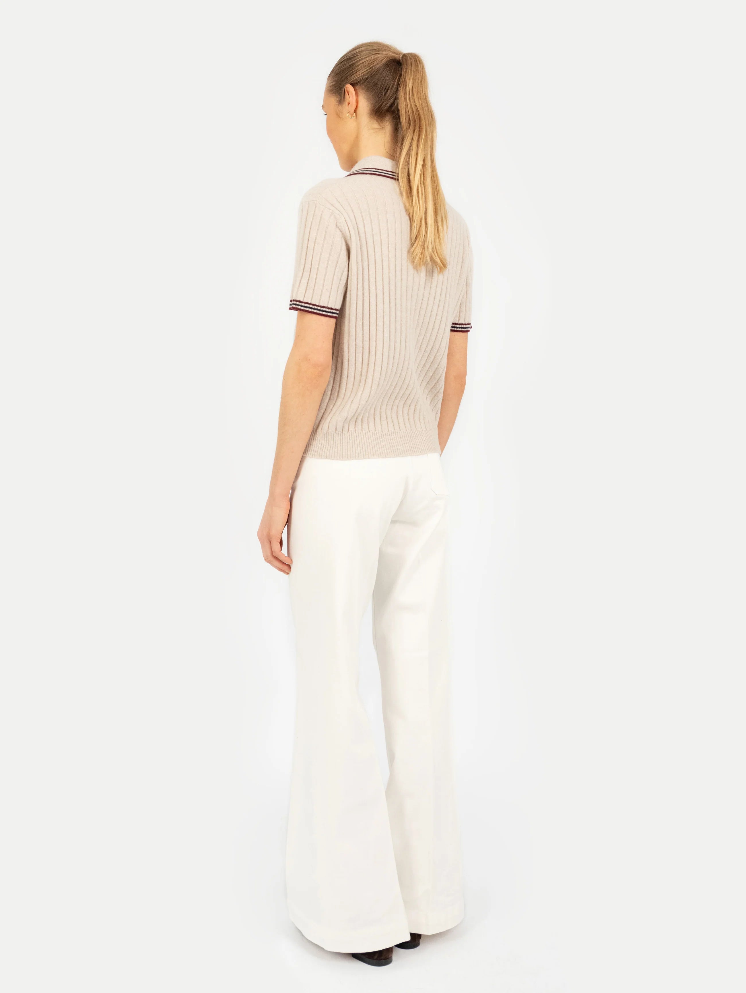 LEA POLO IN SAND